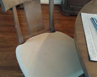 Round Dining Table - Zoom image on Chair