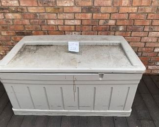 suncast box crack in left front corner 26.5" tall 54" long 30" deep $18