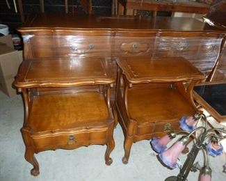 Nice bedroom furniture , all matching Dresser,two side tables, see the pretty lamp!
