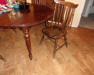 Etahn Allen Kitchen Table & 4 Chairs
