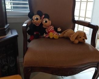 Bergere with a cozy Mickey and Minnie