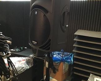 Mackee speaker ( one of pair)