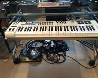 Axiom keyboard with glass- top table