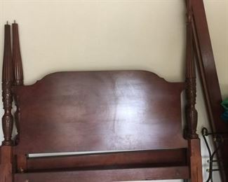 Pineapple four poster bed