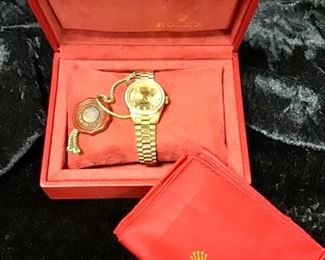 Ladies 18 KT Rolex Oyster Perpetual Datejust. Diamond bezel, diamond hour stops. Keeps perfect time. ❤️