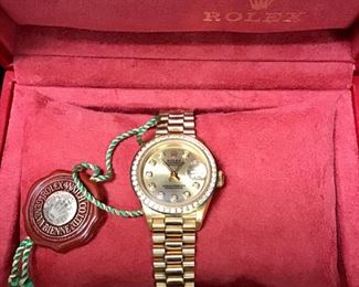 Ladies 18 KT Rolex Oyster Perpetual Datejust. Diamond bezel, diamond hour stops. Keeps perfect time. ❤️