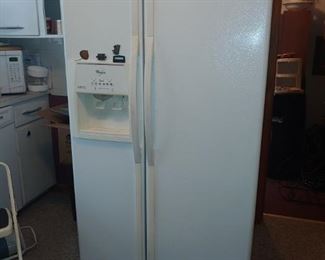 WHIRLPOOL 25.4 CU. FT SIDE BY SIDE FRIG WITH ICE & WATER ON DOOR.