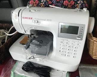 Singer Professional 2010 Sewing Machine $ 110.00