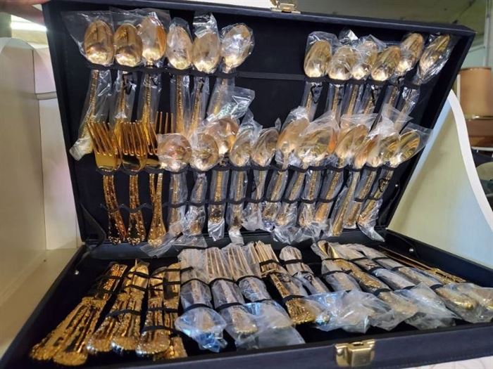 Gilded Silverware With Black Case With Latch
