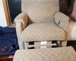 LA-Z-BOY Recliner with Arm Covers