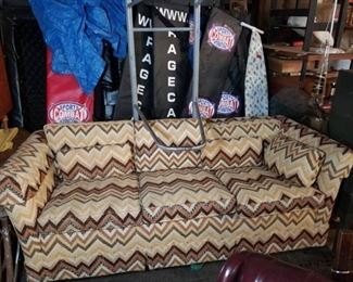 Retro Couch on Wheels with 3 Pillows