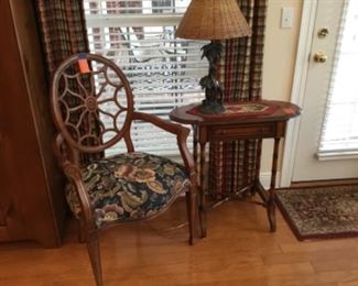 Drexel Side table - Pair of armchairs 