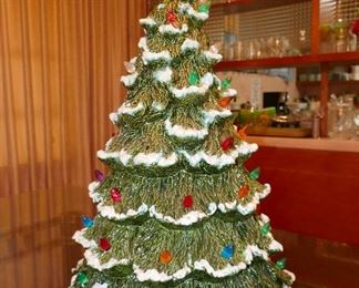 Grand Vintage 5 Stack Christmas tree in great condition