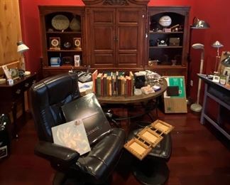Salterini desk and chair
Office supplies