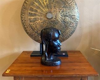 African bust
Decor