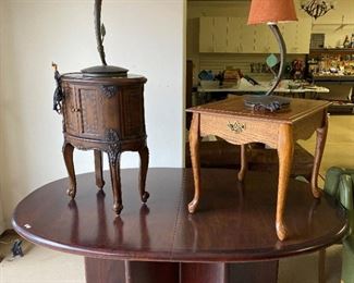 Rosewood table
Lamps
Side tables