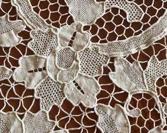 Crocheted Tablecloth https://ctbids.com/#!/description/share/337689