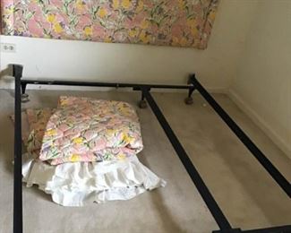 Bed frame and Decore https://ctbids.com/#!/description/share/337741