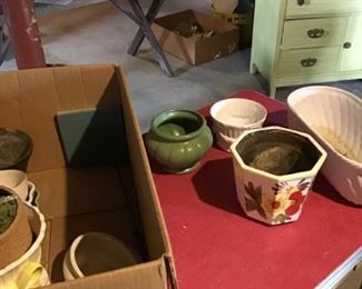 Assorted Ceramic Planters https://ctbids.com/#!/description/share/337805