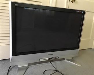 Large Flat Screen TV https://ctbids.com/#!/description/share/337819