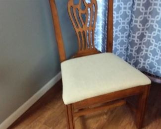 4 Matching dining room chairs 2 side and 2 captain