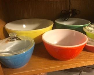 Pyrex mixing bowl set-primary colors