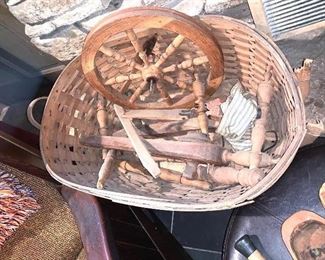 Vintage wooden spinning wheel, assembly required :)