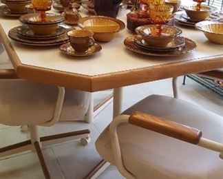 Kitchen table w/six chairs on casters