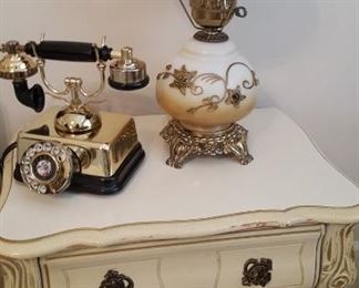 GWTW lamp & vintage telephone