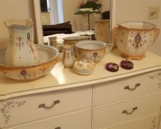 Double dresser, 6 pc. wash bowl set