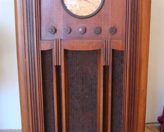 L104 Antique Silvertone Upright Radio Console 