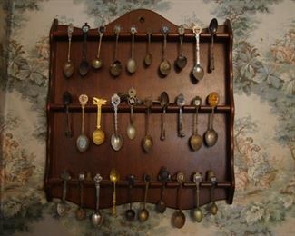 D105 Wall Hanging Spoon Caddy with Spoons Present