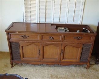 L116 Vintage Audio Console