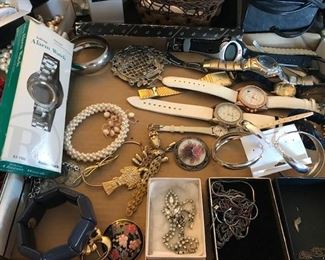 Selection of Costume Jewelry.