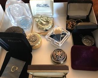 Selection of Costume Jewelry.