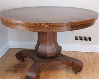 Antique Pedestal Table https://ctbids.com/#!/description/share/337020