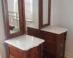 Serpentine Style Broyhill Vanity https://ctbids.com/#!/description/share/337121