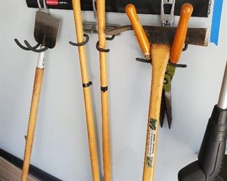 outdoor hand tool lot https://ctbids.com/#!/description/share/337884