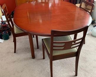 Dining Room Table with Chairs https://ctbids.com/#!/description/share/337908
