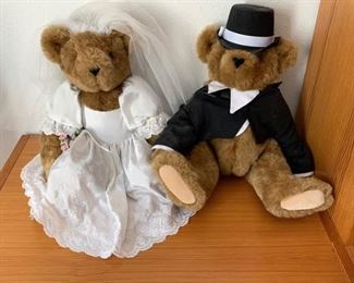 Vermont Teddy Bear Bride & Groom https://ctbids.com/#!/description/share/337958
