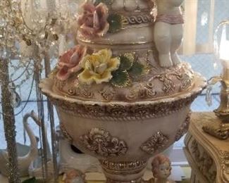 Capodimonte containor 4 feet tall with lid