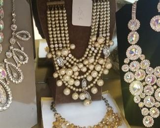 Fashion jewelry, Vintage Jewelry necklaces