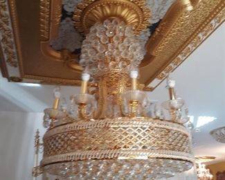 Large chandelier like new