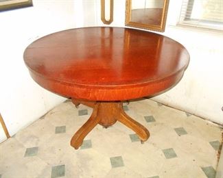 Round pedestal table