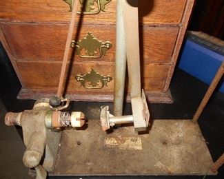 Pin style vintage bow maker