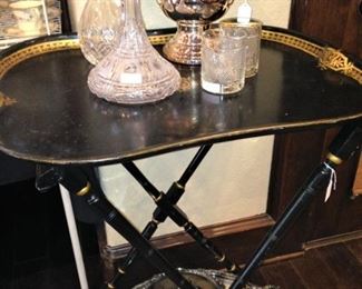 Cross leg serving tray