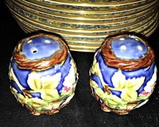 Majolica salt & pepper shakers