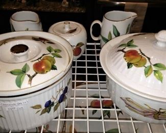 Many pieces of Royal Worcester "Evesham" dishware