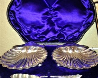 Shell-shaped dishes and servers