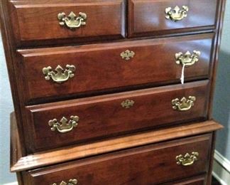 Eight-drawer chest